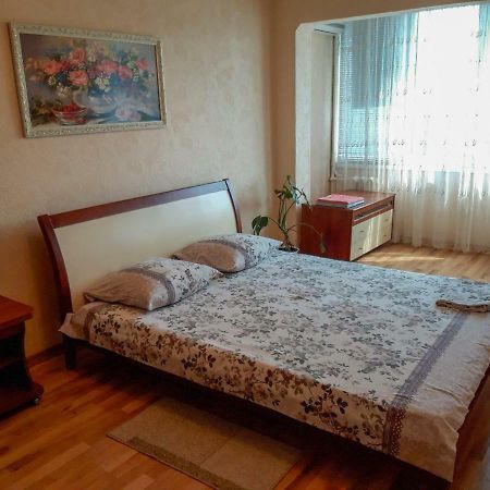 Apartment On Livoberezna Metro Station Kiev Exteriör bild
