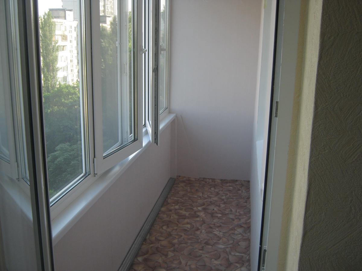 Apartment On Livoberezna Metro Station Kiev Exteriör bild