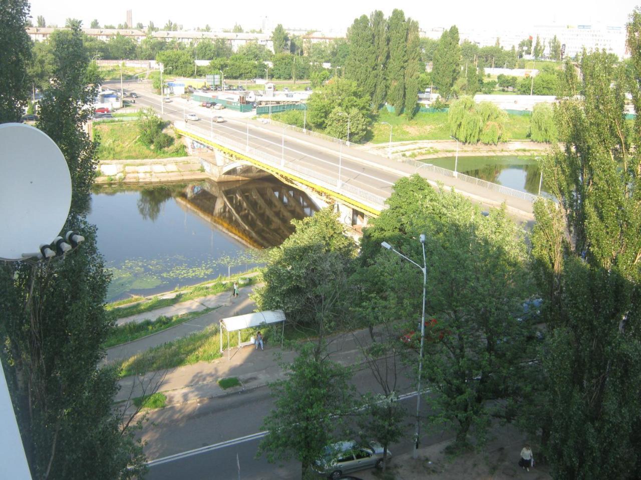 Apartment On Livoberezna Metro Station Kiev Exteriör bild